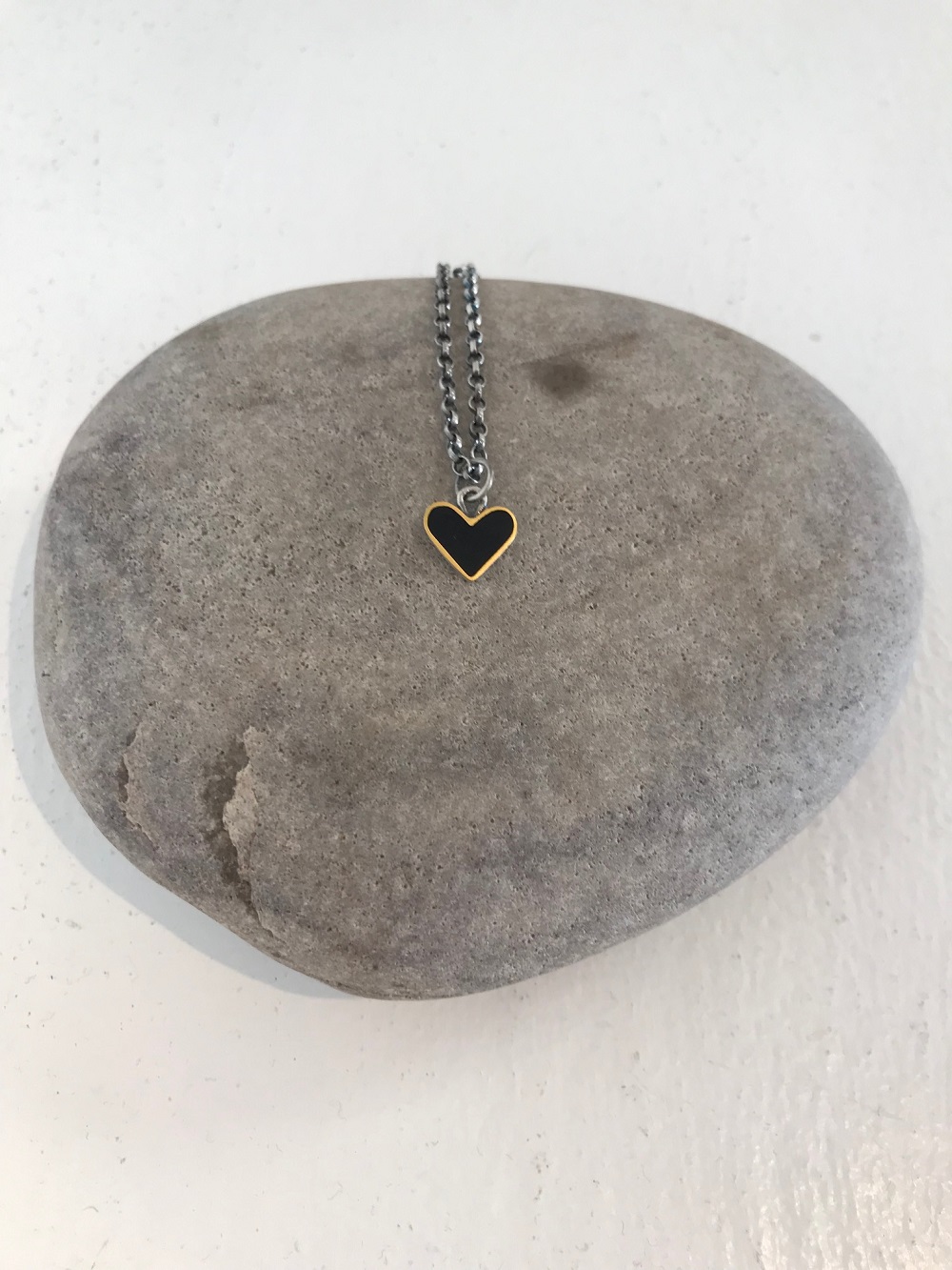 Black Heart With an Adjustable Chain 